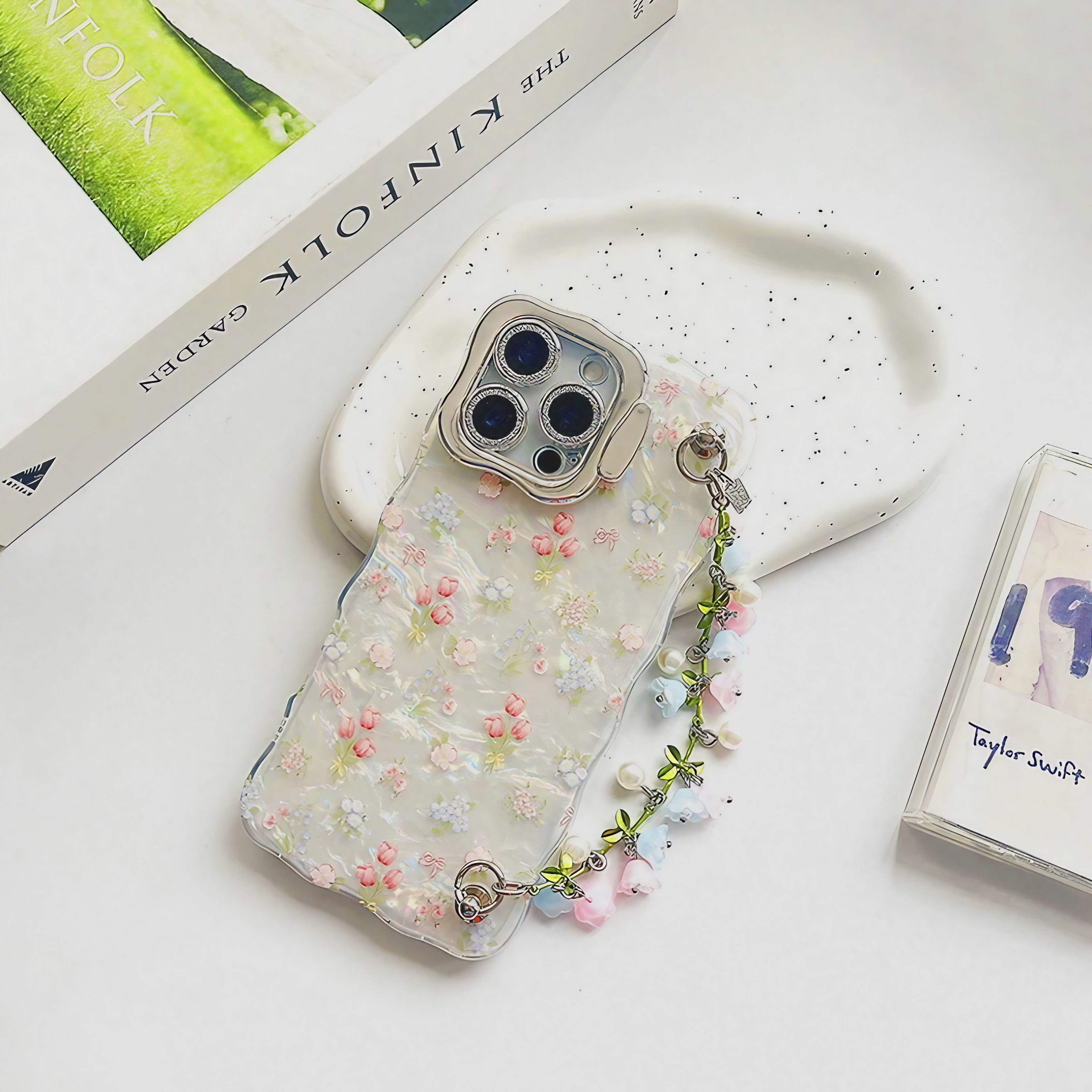 Blossom Pearl Chain Case
