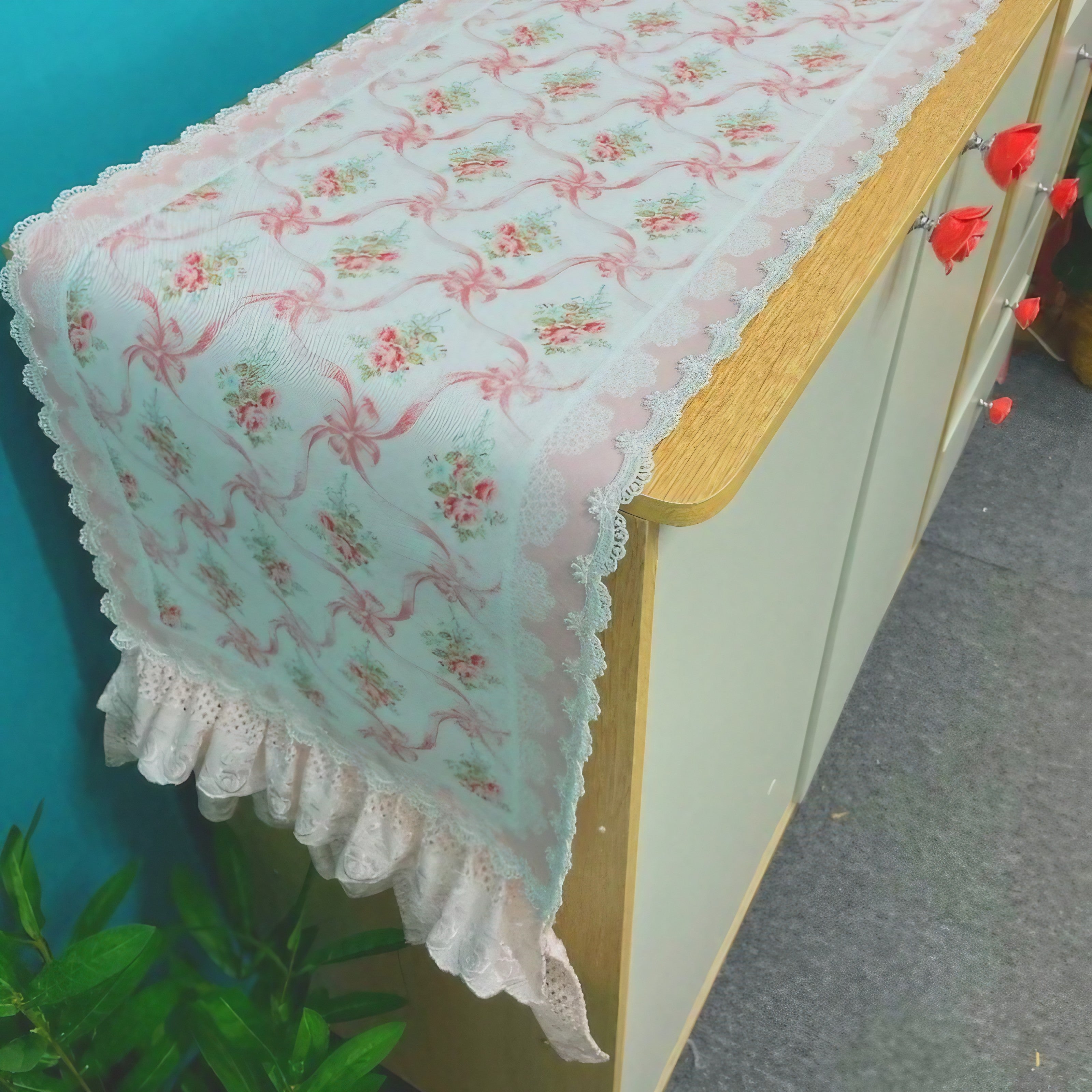 Cottage Bloom Lace Runner