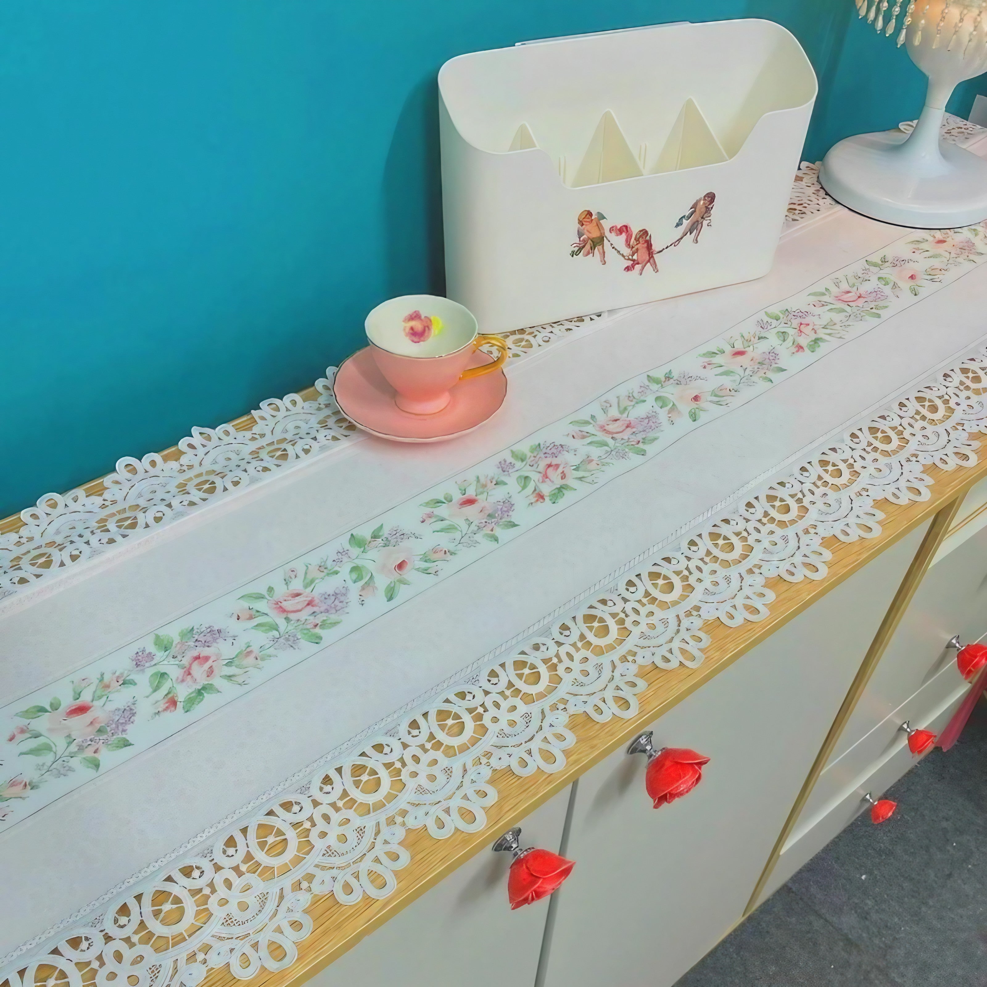 Cottage Bloom Lace Runner