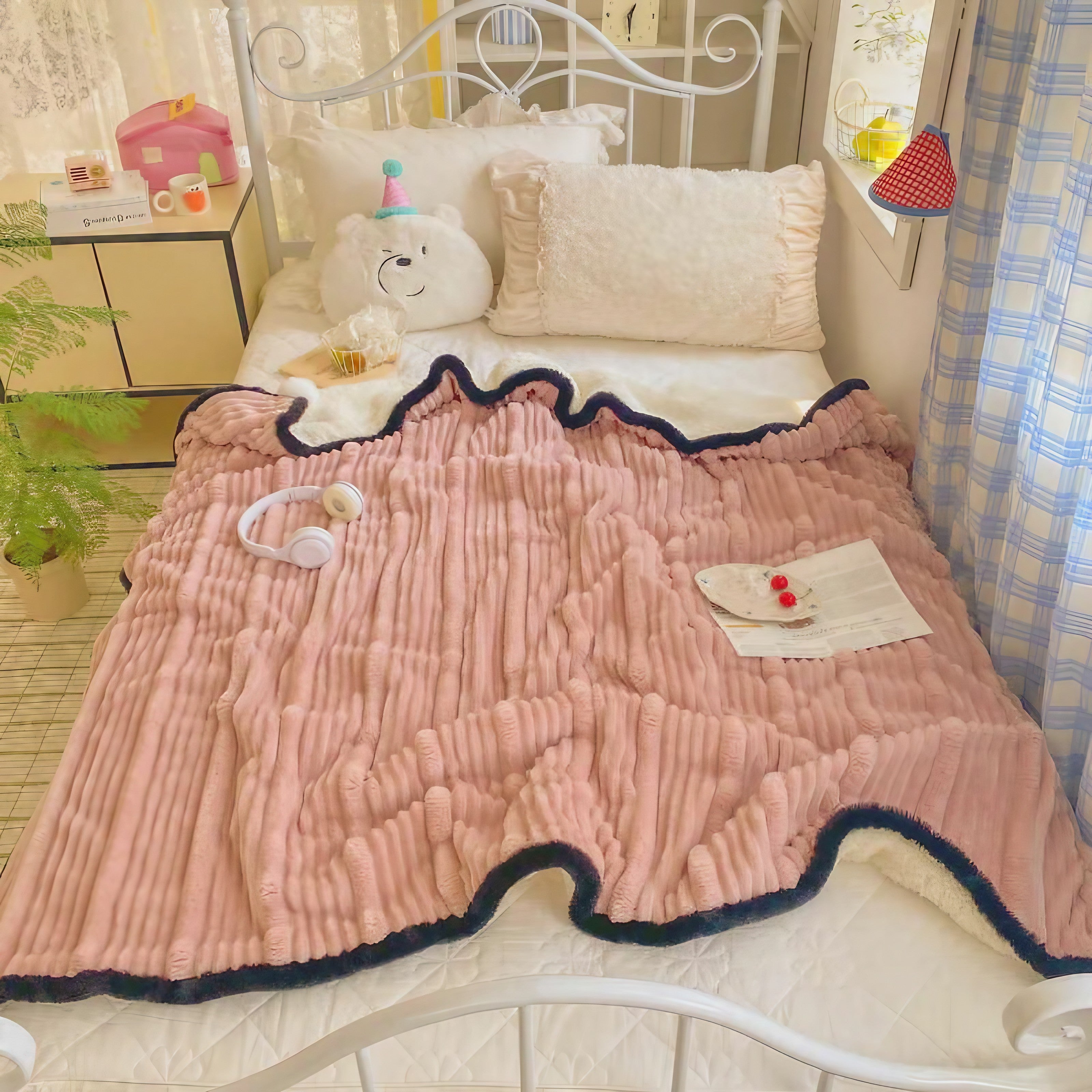 Fluffy Marble Pom Blankets