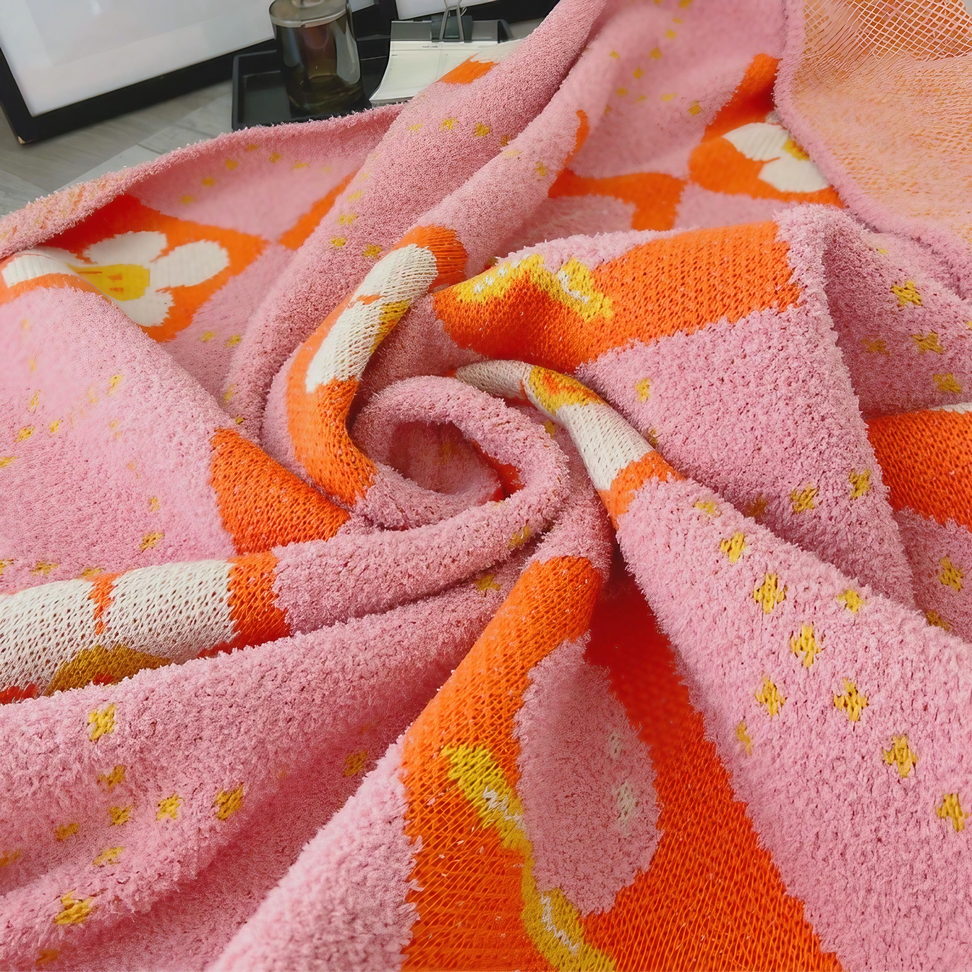 Peach Pop Daisy Blanket