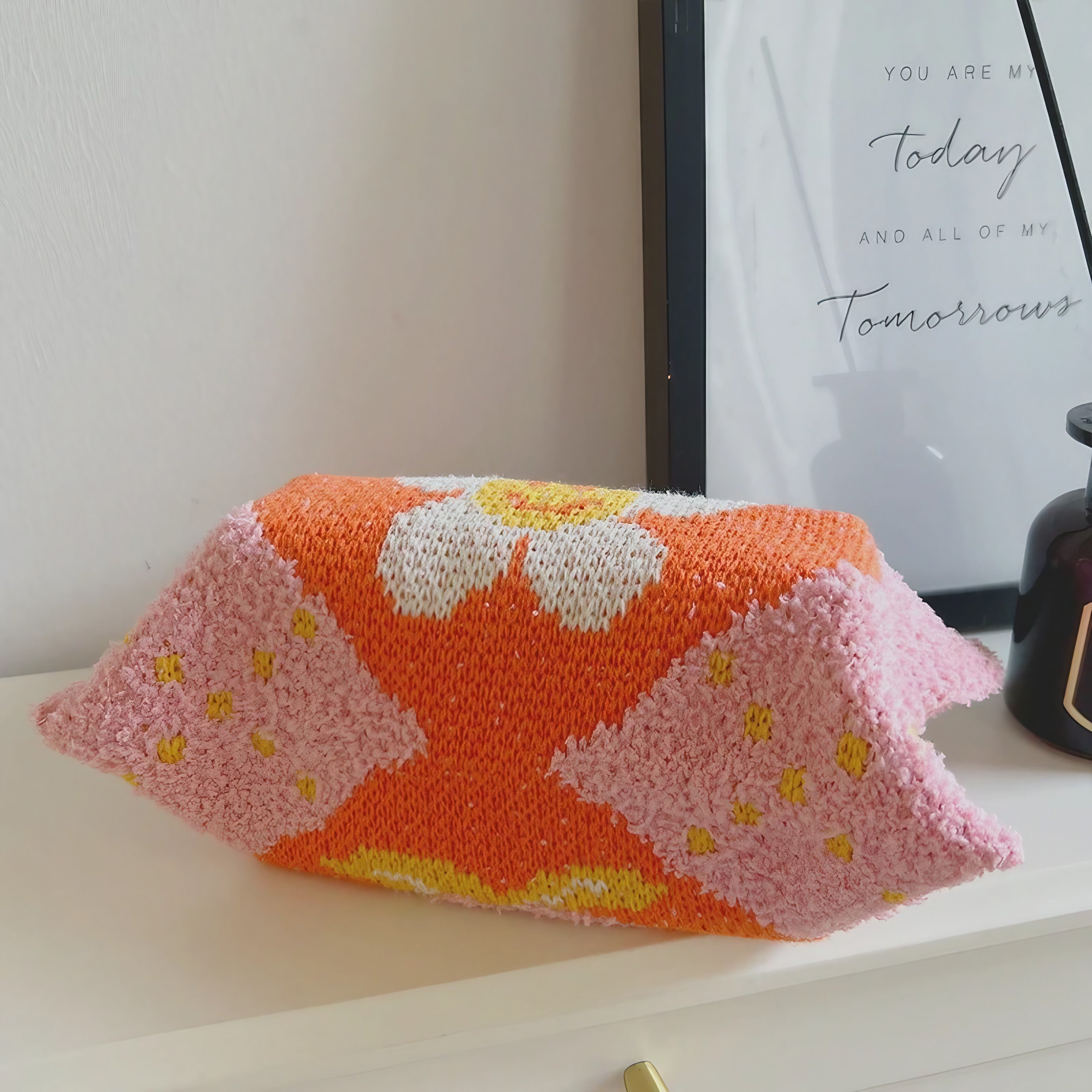Peach Pop Daisy Tissue Case