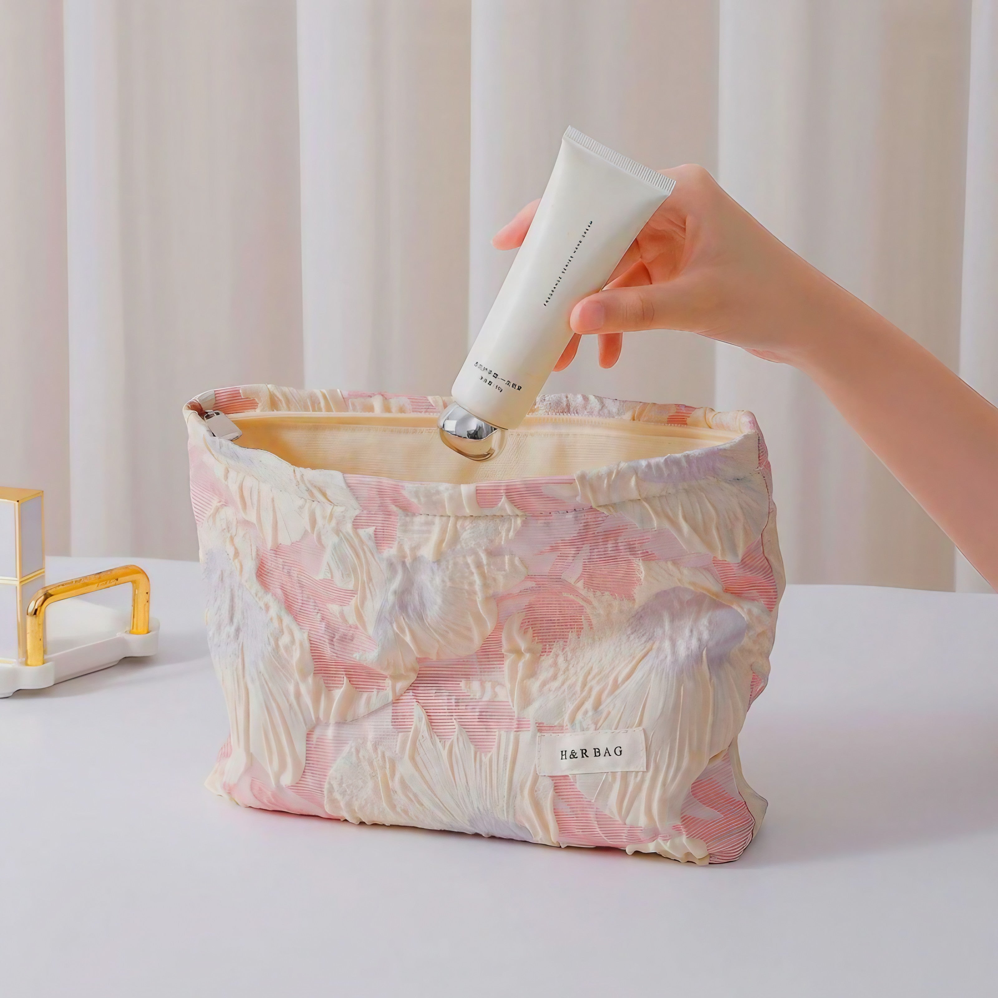 Petal Cloud Pouch