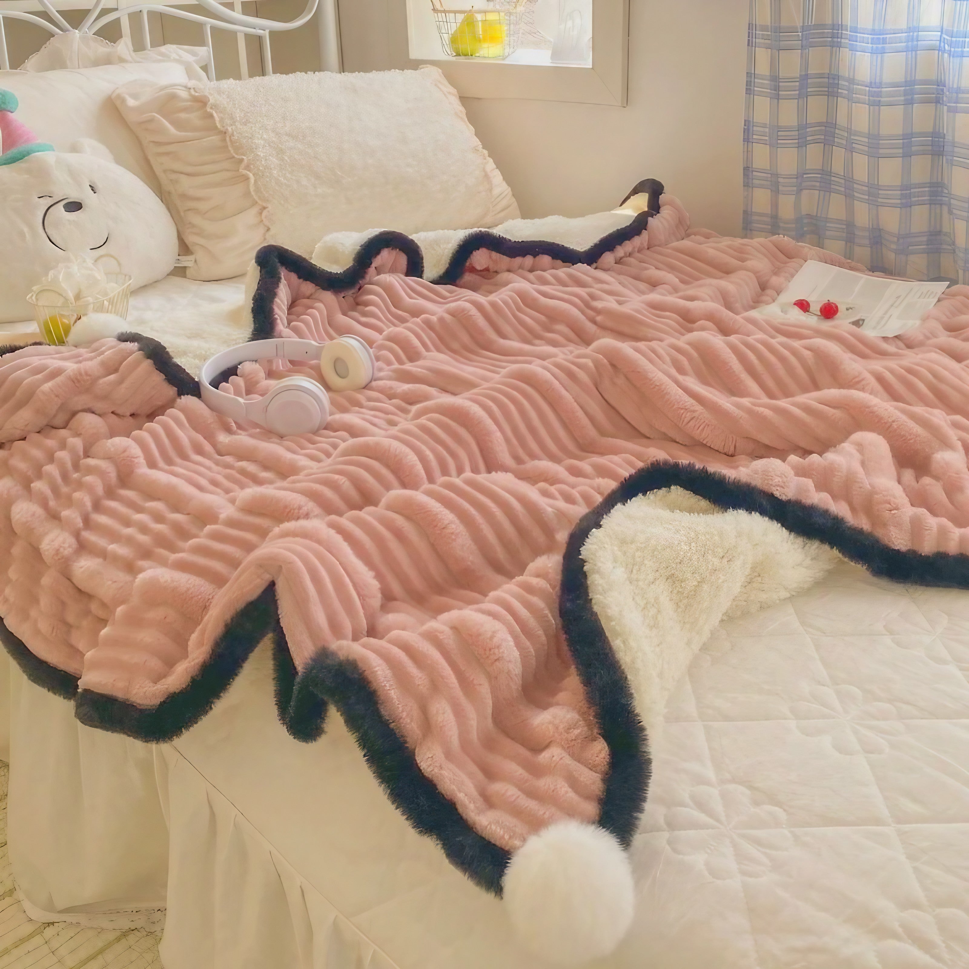 Fluffy Marble Pom Blankets